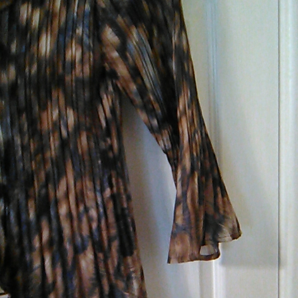 Ruffled blouse - Picture 3 of 7